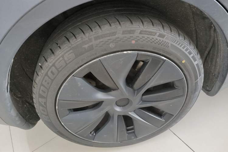 Used Tesla Model Y 2024 Rear-Wheel-Drive Version Right Rear Wheel Hub
