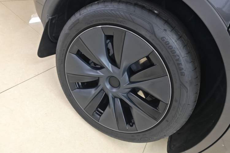 Used Tesla Model Y 2024 Rear-Wheel-Drive Version Right Rear Wheel Hub