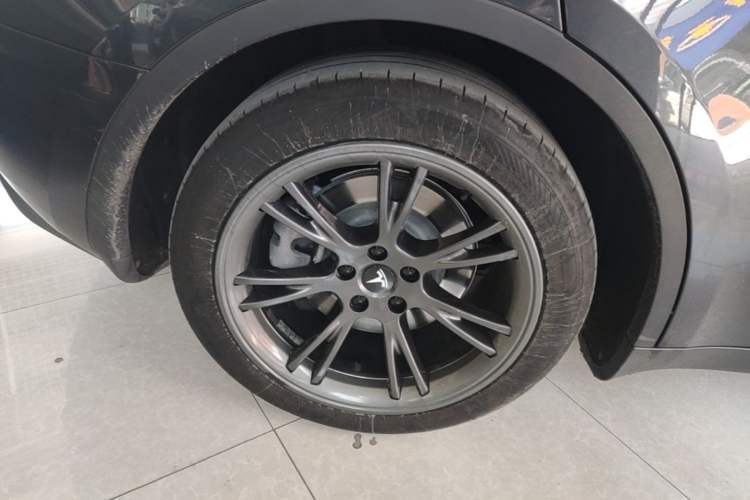 Used Tesla Model Y 2024 Rear-Wheel-Drive Version Right Rear Wheel Hub