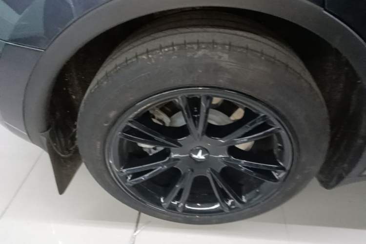 Used Tesla Model Y 2024 Rear-Wheel-Drive Version Right Rear Wheel Hub