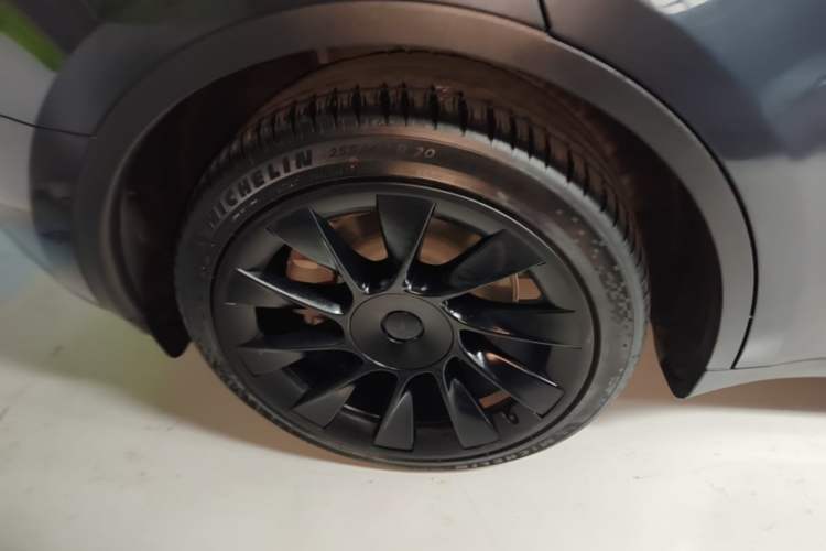 Used Tesla Model Y 2024 Rear-Wheel-Drive Version Right Rear Wheel Hub