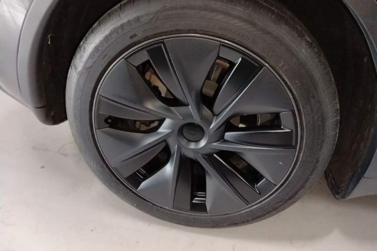Used Tesla Model Y 2024 Rear-Wheel-Drive Version Right Rear Wheel Hub