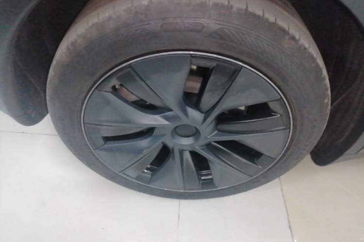 Used Tesla Model Y 2024 Rear-Wheel-Drive Version Right Rear Wheel Hub