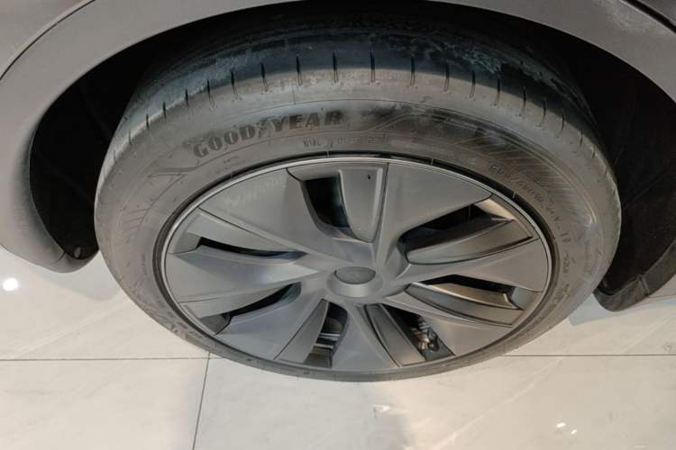 Used Tesla Model Y 2024 Rear-Wheel-Drive Version Right Rear Wheel Hub