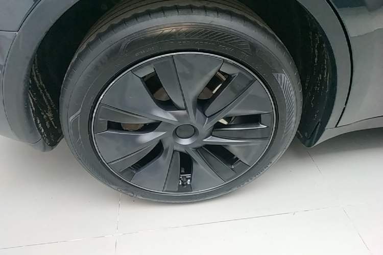 Used Tesla Model Y 2024 Rear-Wheel-Drive Version Right Rear Wheel Hub