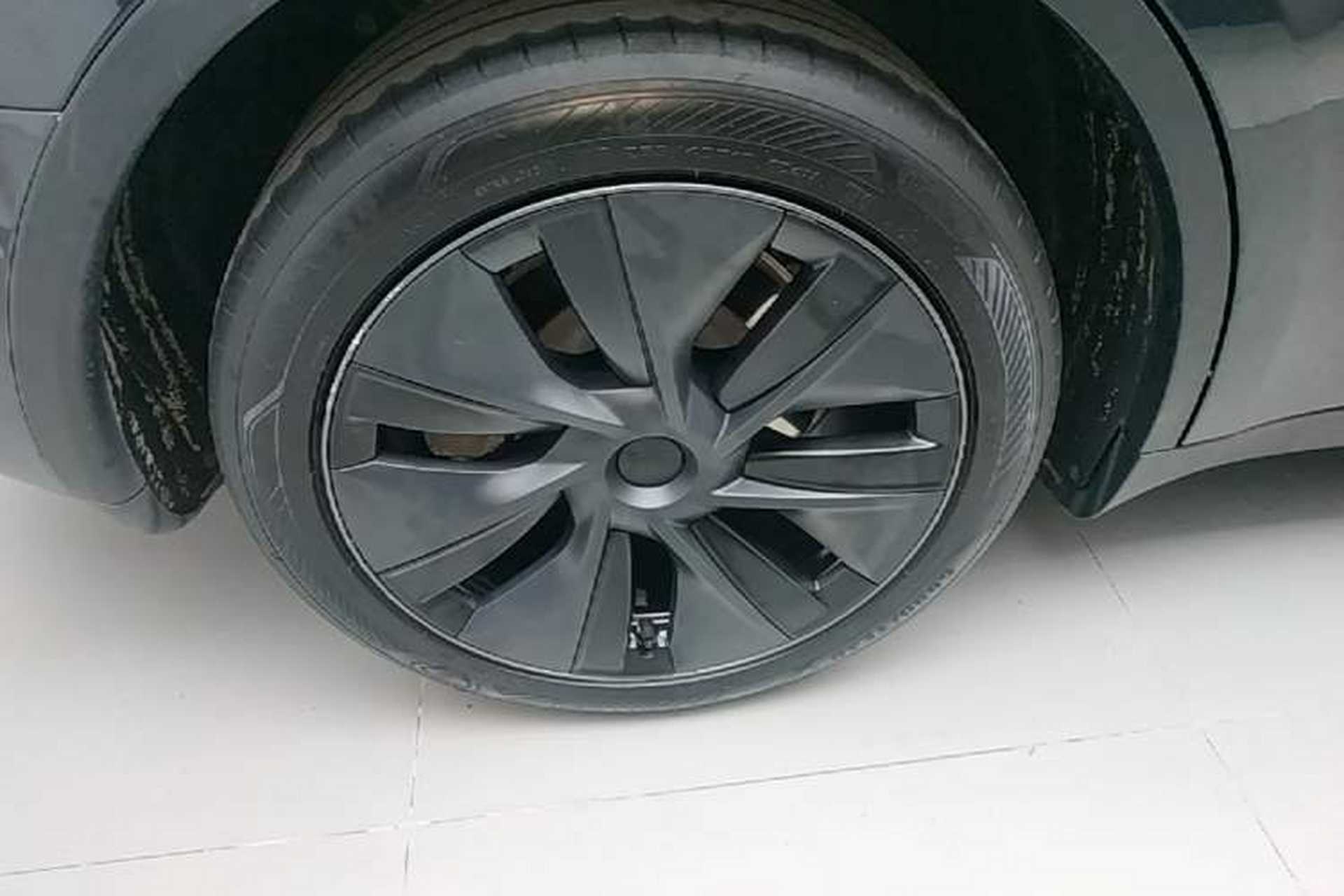 Used Tesla Model Y 2024 Rear-Wheel-Drive Version Right Rear Wheel Hub