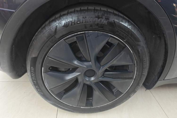 Used Tesla Model Y 2024 Rear-Wheel-Drive Version Right Rear Wheel Hub