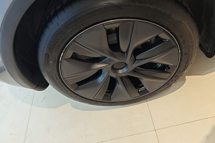 Used Tesla Model Y 2024 Rear-Wheel-Drive Version Right Rear Wheel Hub