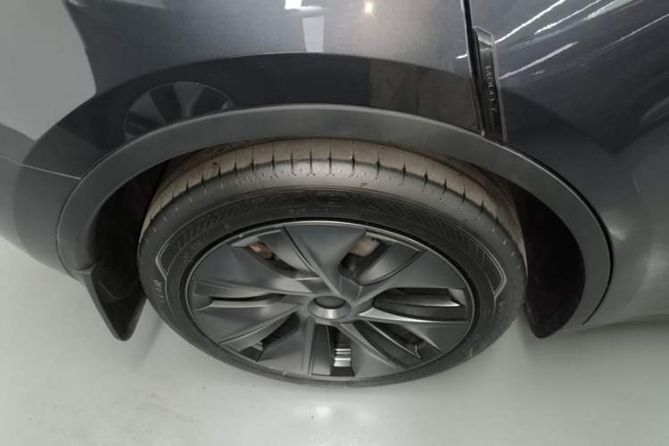 Used Tesla Model Y 2024 Rear-Wheel-Drive Version Right Rear Wheel Hub