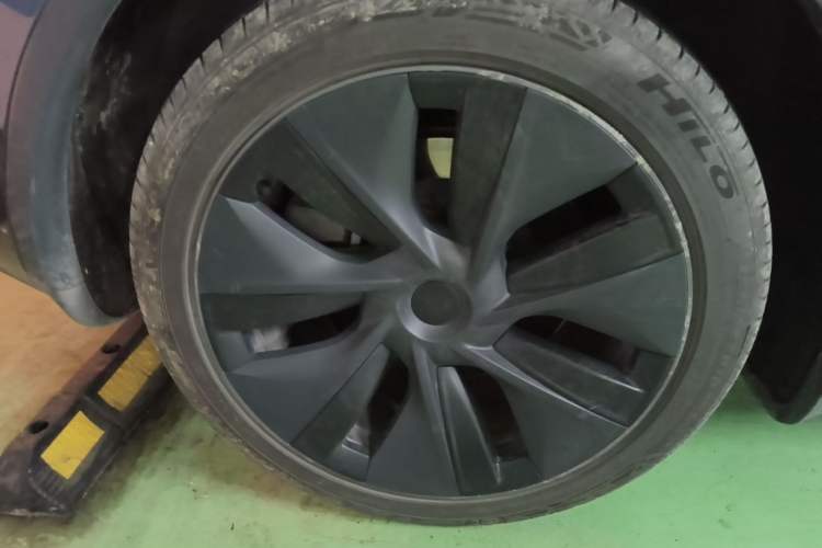 Used Tesla Model Y 2024 Rear-Wheel-Drive Version Right Rear Wheel Hub