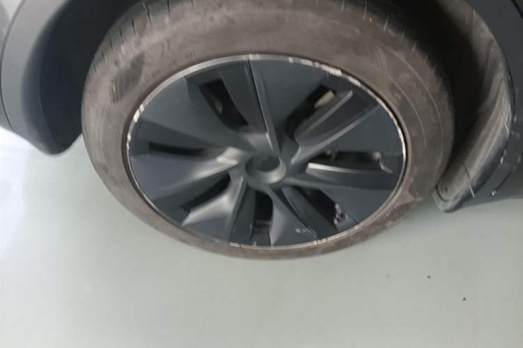 Used Tesla Model Y 2024 Rear-Wheel-Drive Version Right Rear Wheel Hub