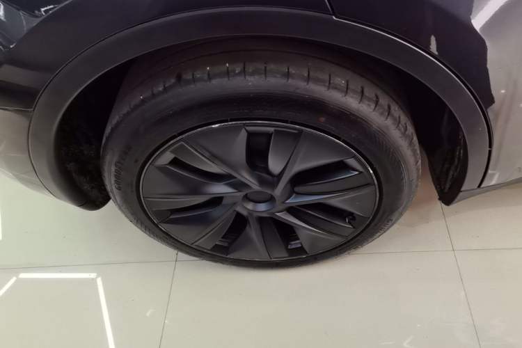 Used Tesla Model Y 2024 Rear-Wheel-Drive Version Right Rear Wheel Hub