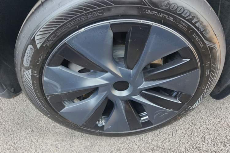 Used Tesla Model Y 2024 Rear-Wheel-Drive Version Right Rear Wheel Hub