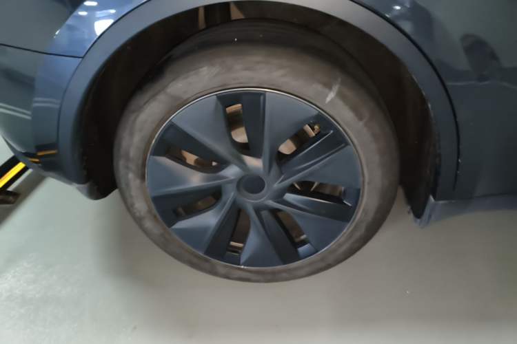 Used Tesla Model Y 2024 Rear-Wheel-Drive Version Right Rear Wheel Hub
