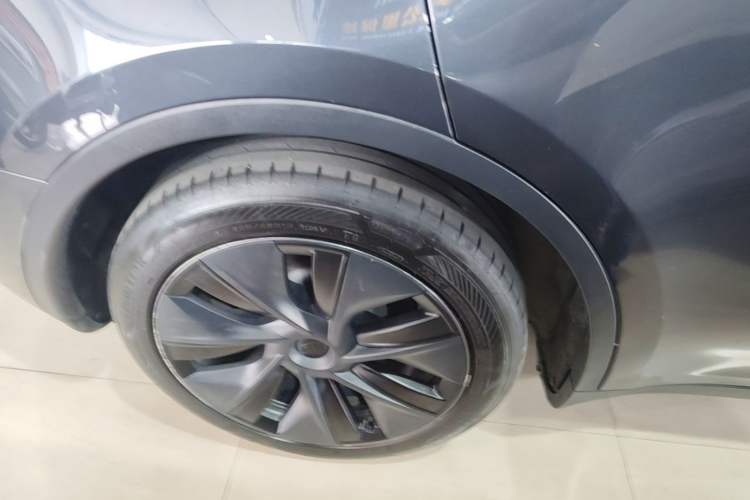 Used Tesla Model Y 2024 Rear-Wheel-Drive Version Right Rear Wheel Hub
