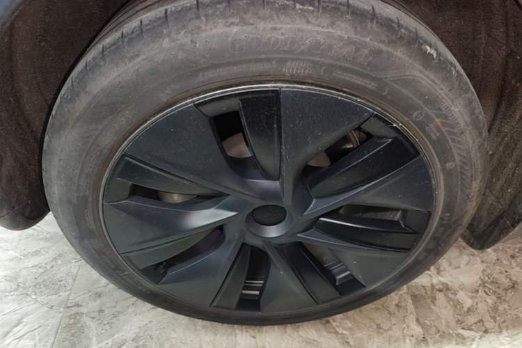 Used Tesla Model Y 2024 Rear-Wheel-Drive Version Right Rear Wheel Hub