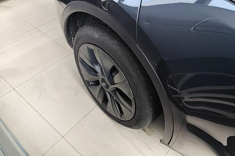 Used Tesla Model Y 2024 Rear-Wheel-Drive Version Right Rear Wheel Hub
