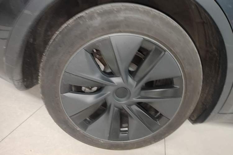 Used Tesla Model Y 2024 Rear-Wheel-Drive Version Right Rear Wheel Hub