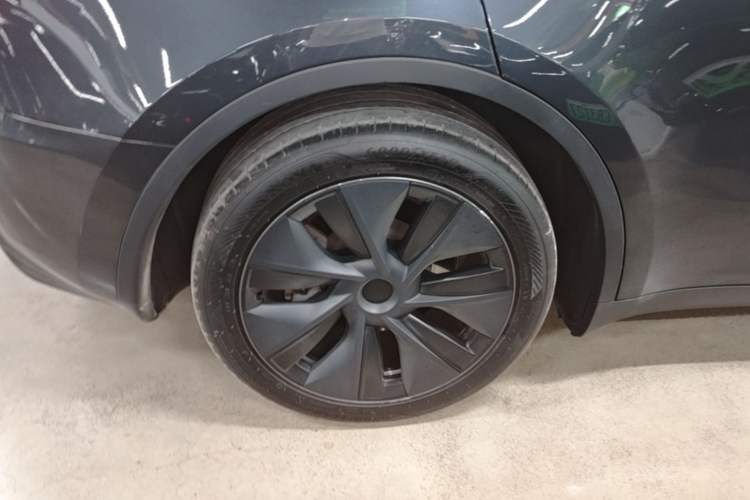 Used Tesla Model Y 2024 Rear-Wheel-Drive Version Right Rear Wheel Hub