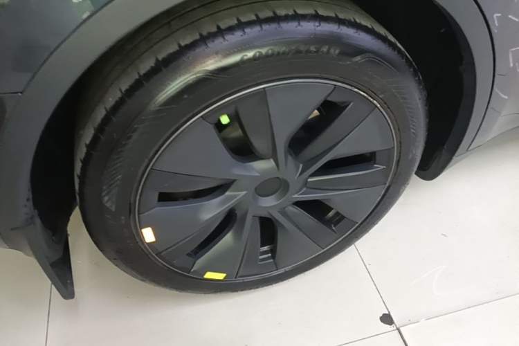 Used Tesla Model Y 2024 Rear-Wheel-Drive Version Right Rear Wheel Hub