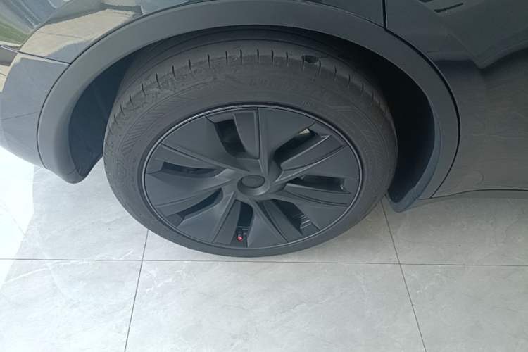 Used Tesla Model Y 2024 Rear-Wheel-Drive Version Right Rear Wheel Hub