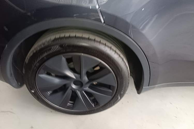 Used Tesla Model Y 2024 Rear-Wheel-Drive Version Right Rear Wheel Hub
