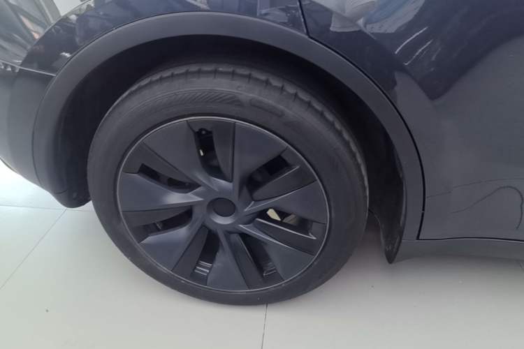 Used Tesla Model Y 2024 Rear-Wheel-Drive Version Right Rear Wheel Hub