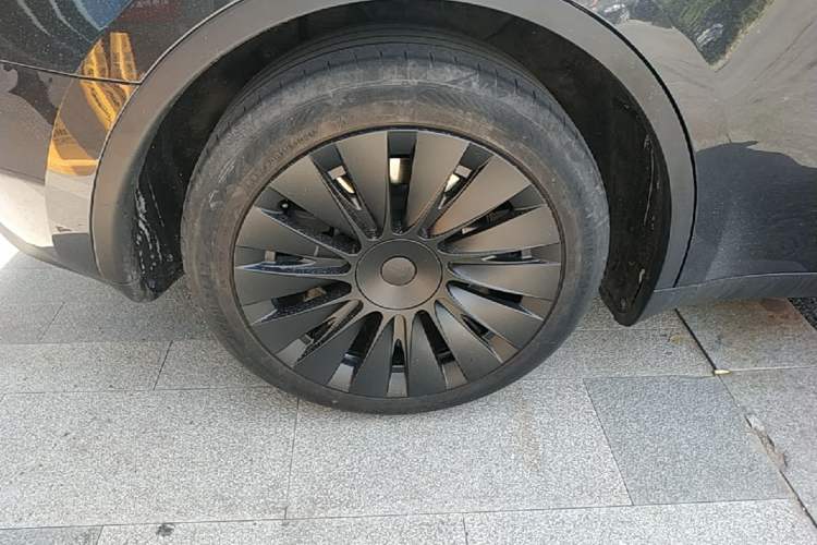 Used Tesla Model Y 2024 Rear-Wheel-Drive Version Right Rear Wheel Hub