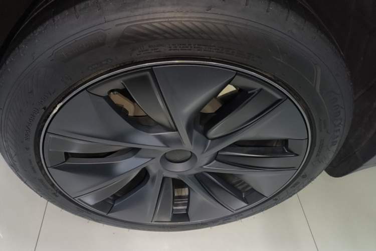 Used Tesla Model Y 2024 Rear-Wheel-Drive Version Right Rear Wheel Hub
