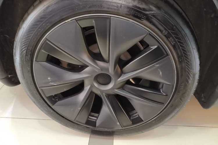 Used Tesla Model Y 2024 Rear-Wheel-Drive Version Right Rear Wheel Hub