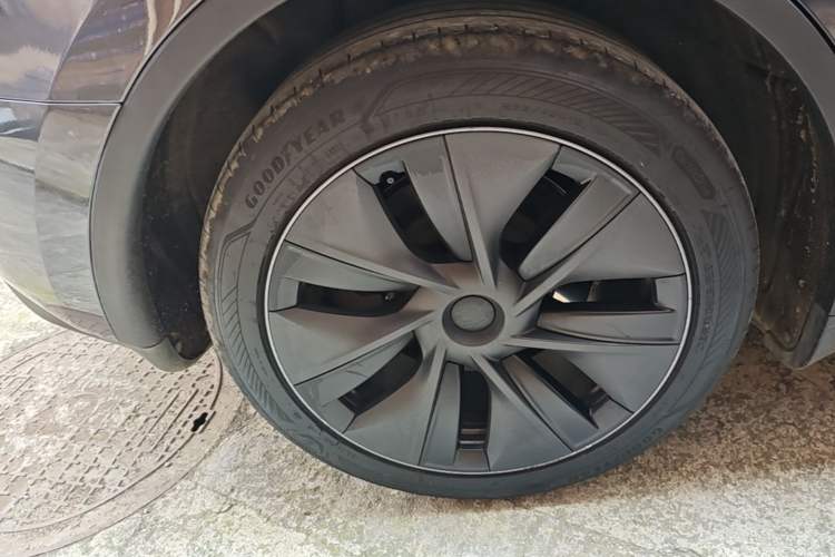 Used Tesla Model Y 2024 Rear-Wheel-Drive Version Right Rear Wheel Hub