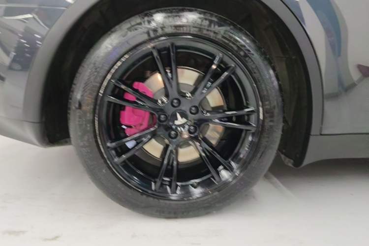 Used Tesla Model Y 2024 Rear-Wheel-Drive Version Right Rear Wheel Hub