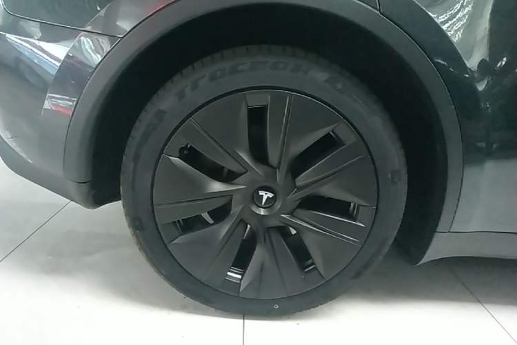 Used Tesla Model Y 2024 Rear-Wheel-Drive Version Right Rear Wheel Hub