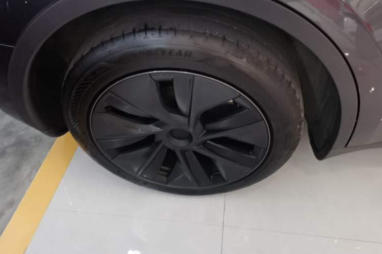Used Tesla Model Y 2024 Rear-Wheel-Drive Version Right Rear Wheel Hub
