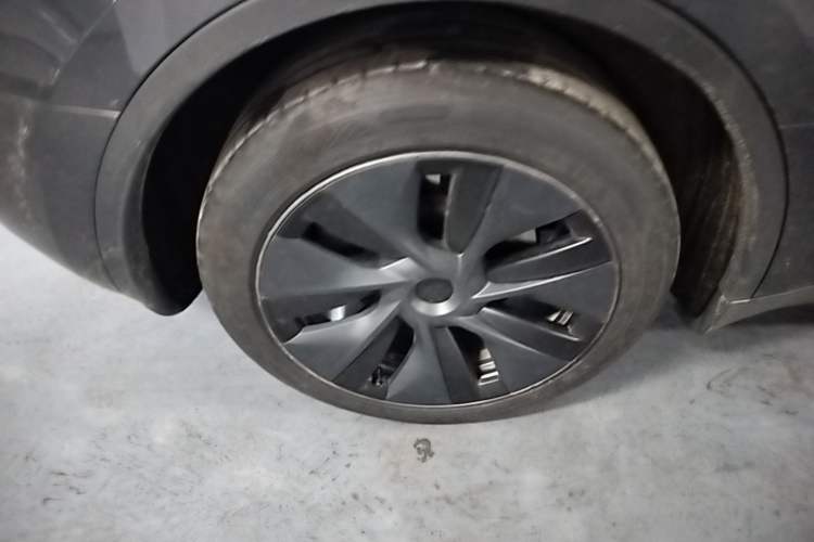 Used Tesla Model Y 2024 Rear-Wheel-Drive Version Right Rear Wheel Hub