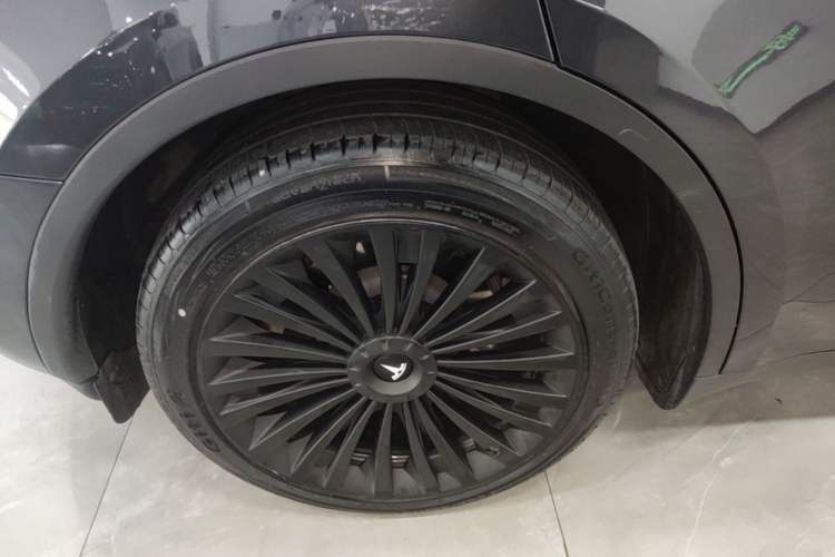 Used Tesla Model Y 2024 Rear-Wheel-Drive Version Right Rear Wheel Hub