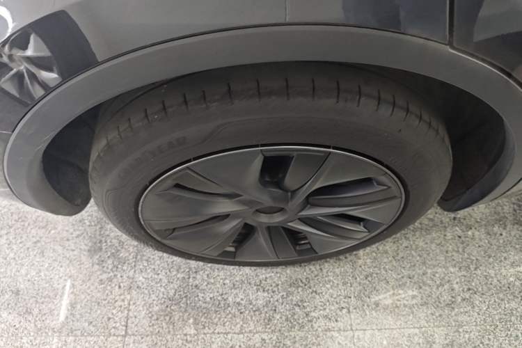 Used Tesla Model Y 2024 Rear-Wheel-Drive Version Right Rear Wheel Hub
