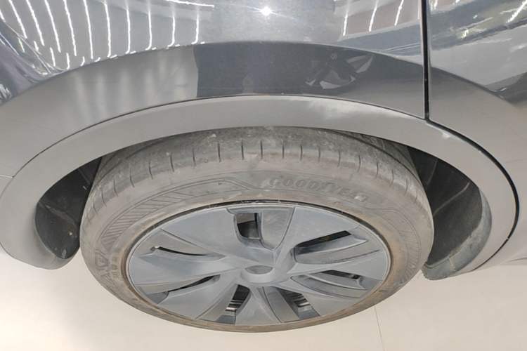 Used Tesla Model Y 2024 Rear-Wheel-Drive Version Right Rear Wheel Hub
