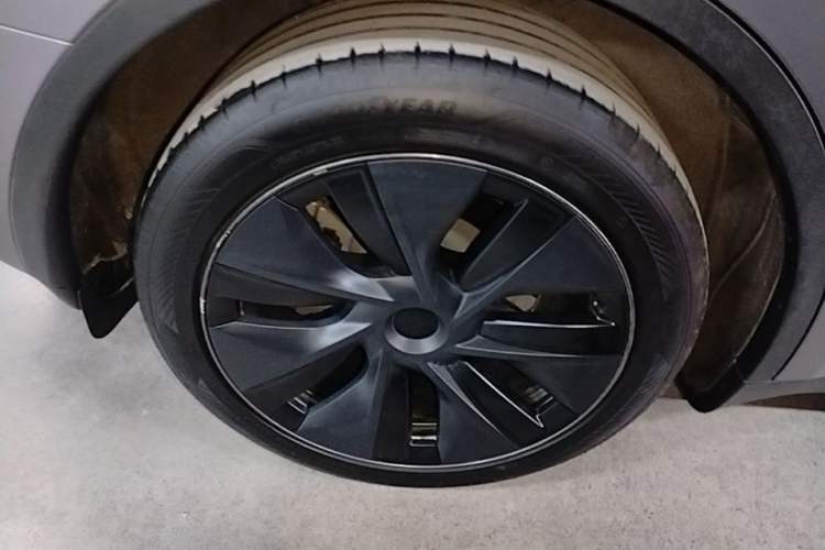 Used Tesla Model Y 2024 Rear-Wheel-Drive Version Right Rear Wheel Hub