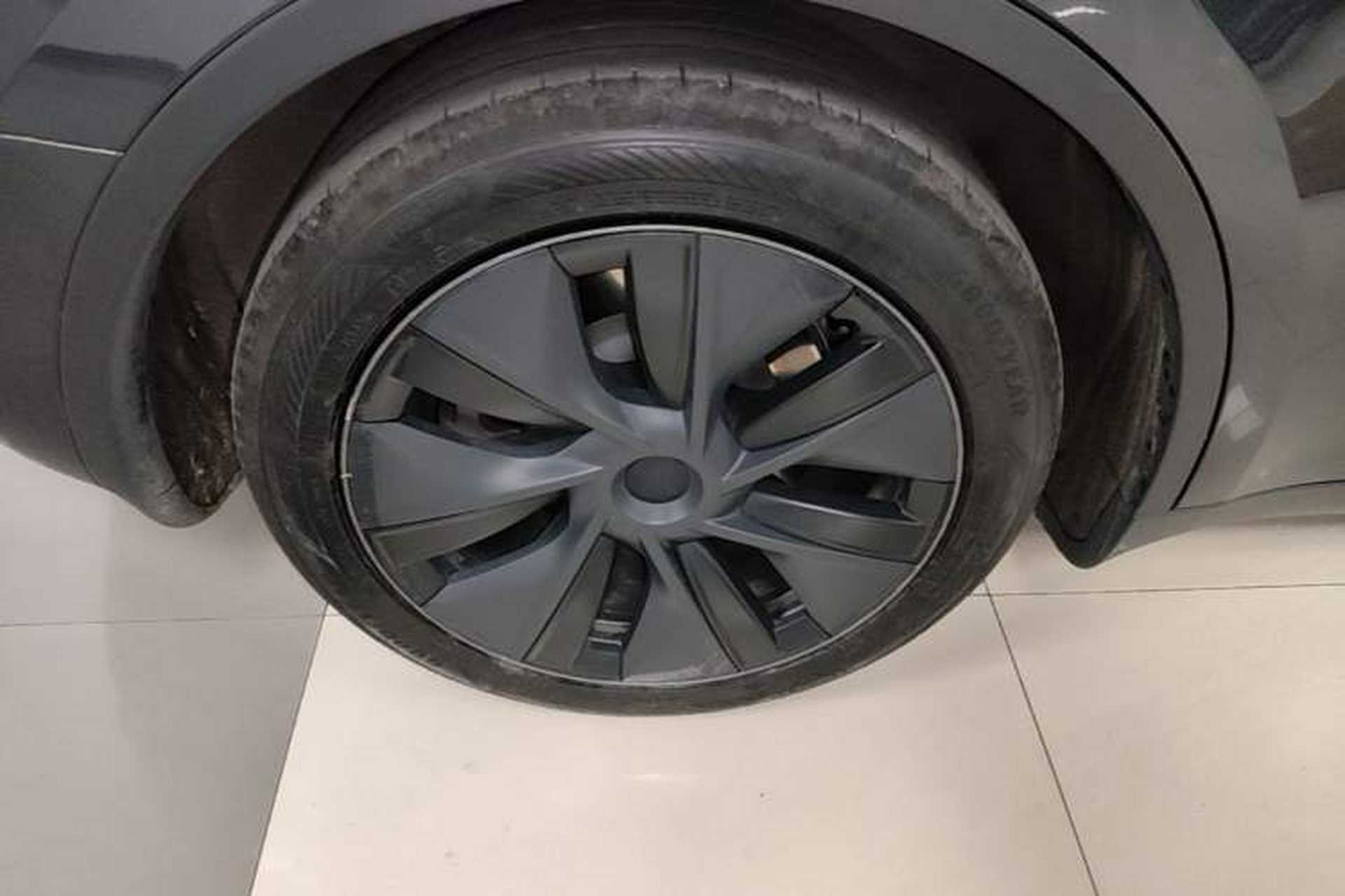 Used Tesla Model Y 2024 Rear-Wheel-Drive Version Right Rear Wheel Hub