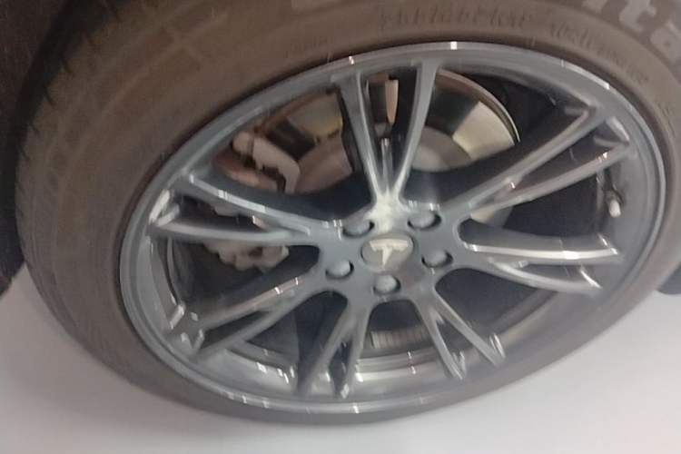 Used Tesla Model Y 2024 Rear-Wheel-Drive Version Right Rear Wheel Hub