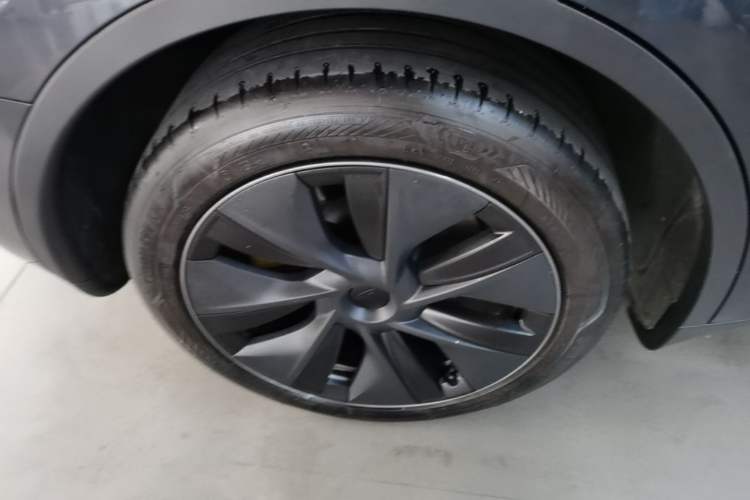 Used Tesla Model Y 2024 Rear-Wheel-Drive Version Right Rear Wheel Hub