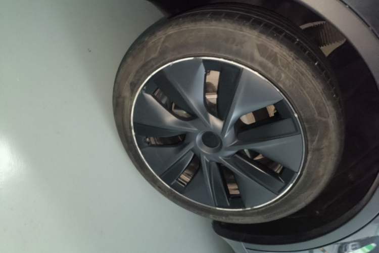 Used Tesla Model Y 2024 Rear-Wheel-Drive Version Right Rear Wheel Hub