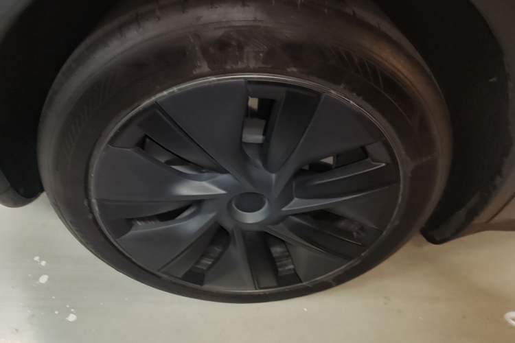 Used Tesla Model Y 2024 Rear-Wheel-Drive Version Right Rear Wheel Hub