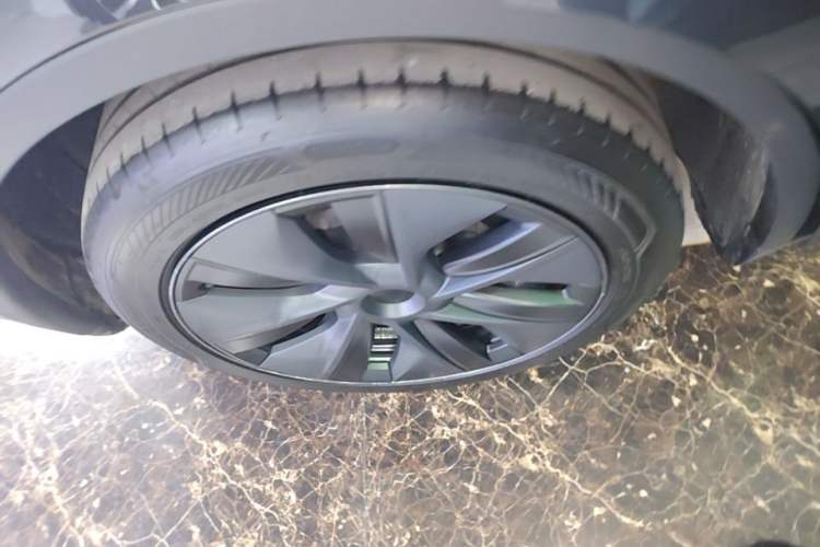 Used Tesla Model Y 2024 Rear-Wheel-Drive Version Right Rear Wheel Hub