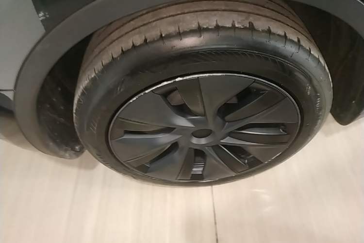 Used Tesla Model Y 2024 Rear-Wheel-Drive Version Right Rear Wheel Hub