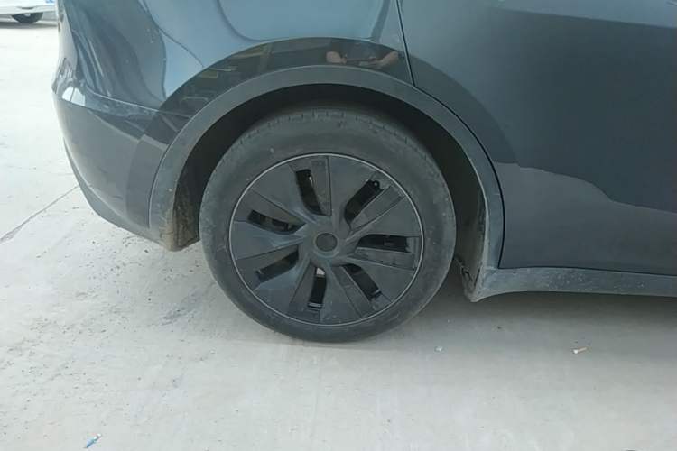 Used Tesla Model Y 2024 Rear-Wheel-Drive Version Right Rear Wheel Hub