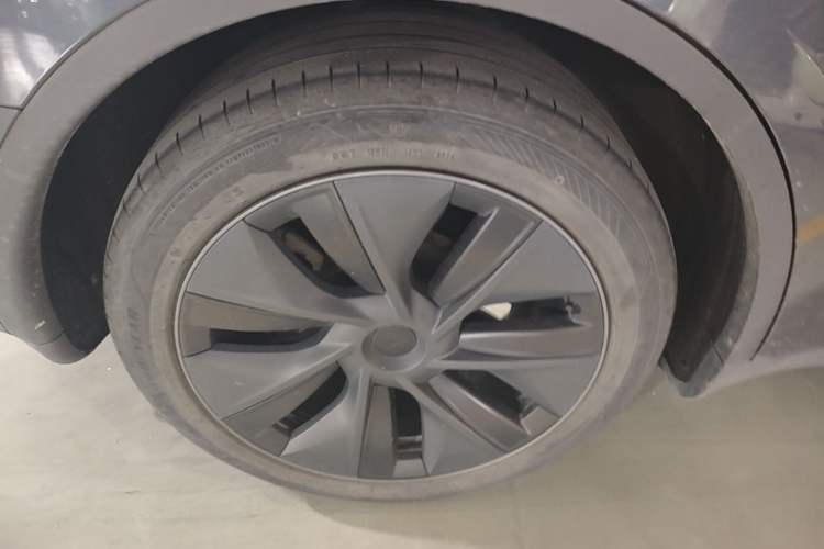 Used Tesla Model Y 2024 Rear-Wheel-Drive Version Right Rear Wheel Hub
