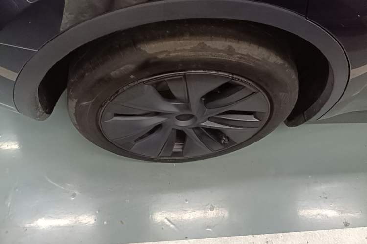 Used Tesla Model Y 2024 Rear-Wheel-Drive Version Right Rear Wheel Hub