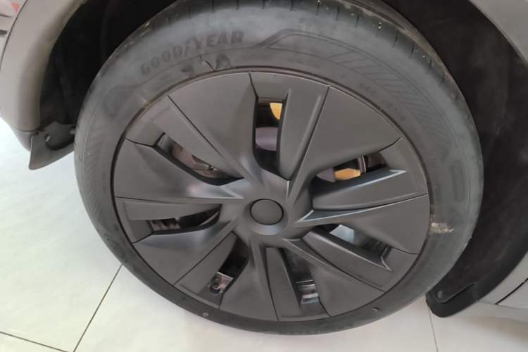 Used Tesla Model Y 2024 Rear-Wheel-Drive Version Right Rear Wheel Hub